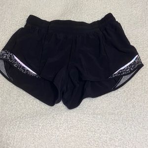 Lululemon hotty hot shorts 2.5” size 10